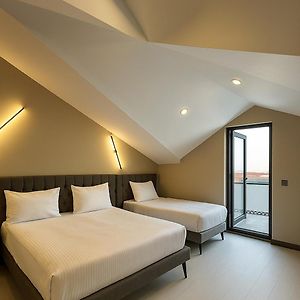 Park Hotel & Private Transportation Istanbul Airport-By Loft